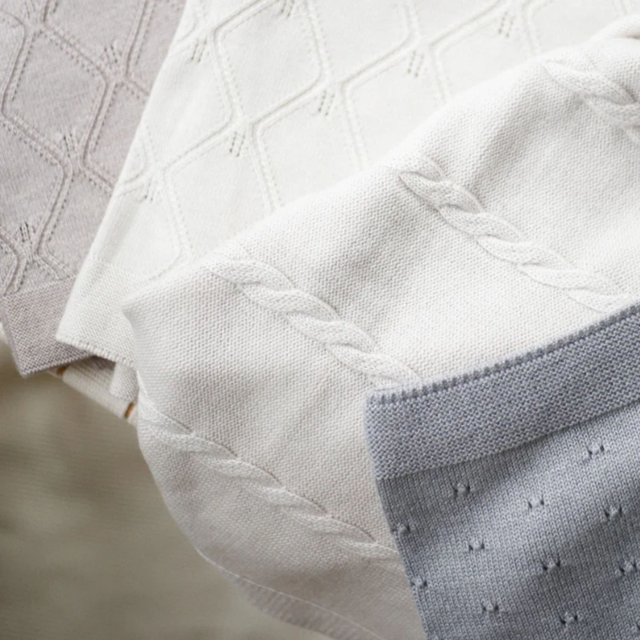 Kuscheldecke "Svea" mit Zopfmuster in creme
