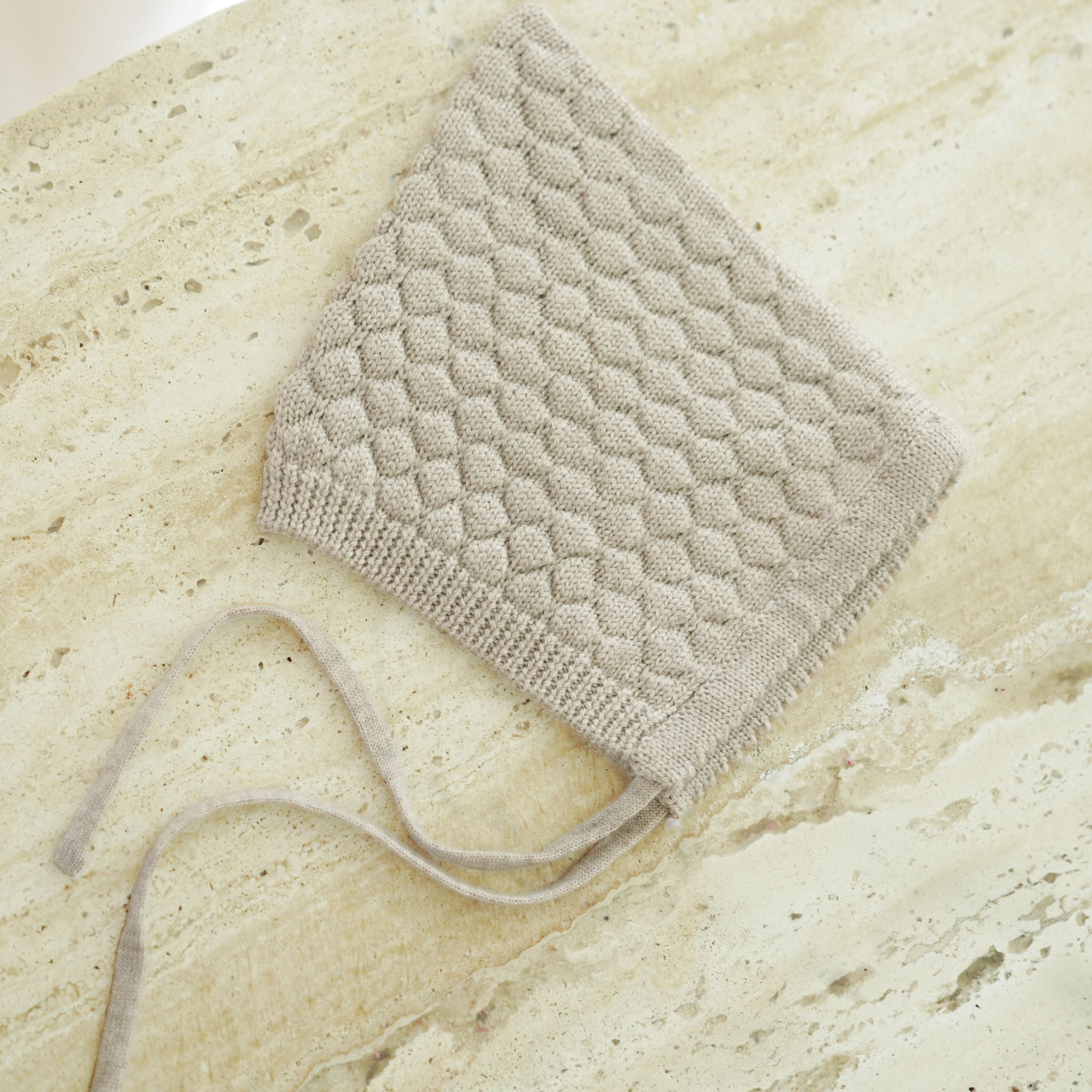 Baby bonnet "Ela" to tie in camel melange