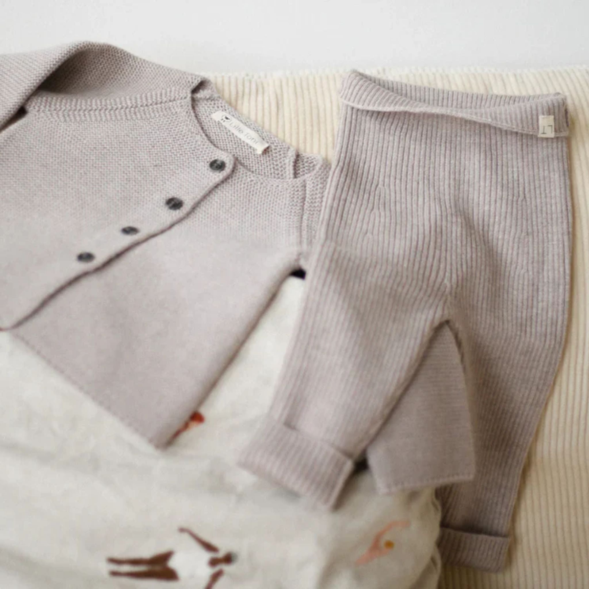 Gift set consisting of "Emil" cardigan & "Finn" leggings in camel melange