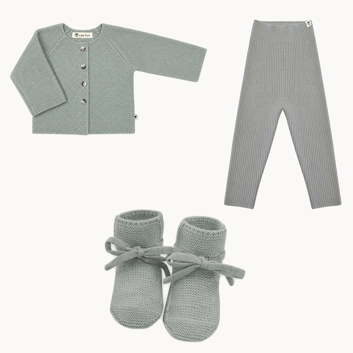Geschenkset Cardigan Emil, Leggings Finn und Babyschuhe Toni in dusty sage – Freisteller