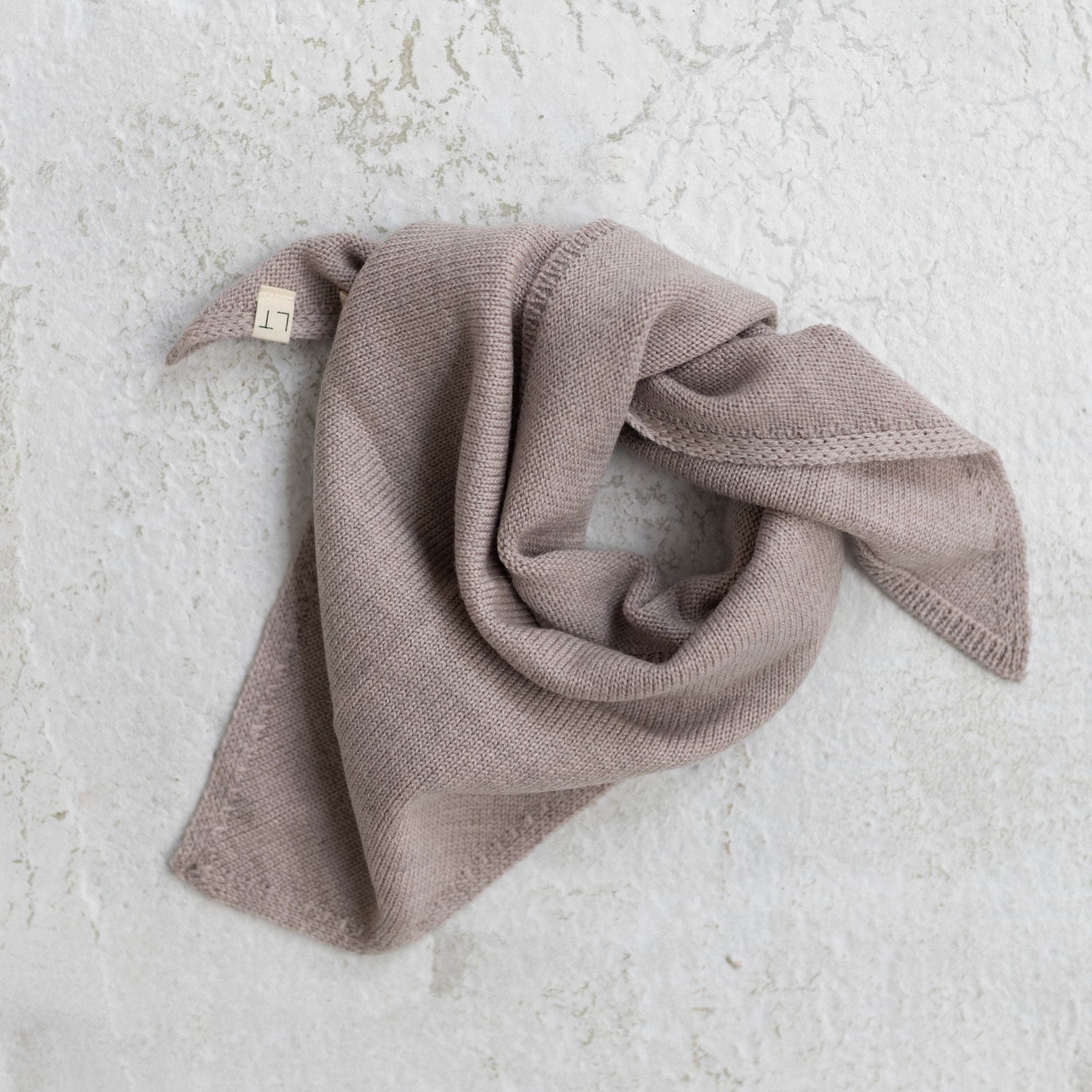 Elise triangular scarf in camel melange