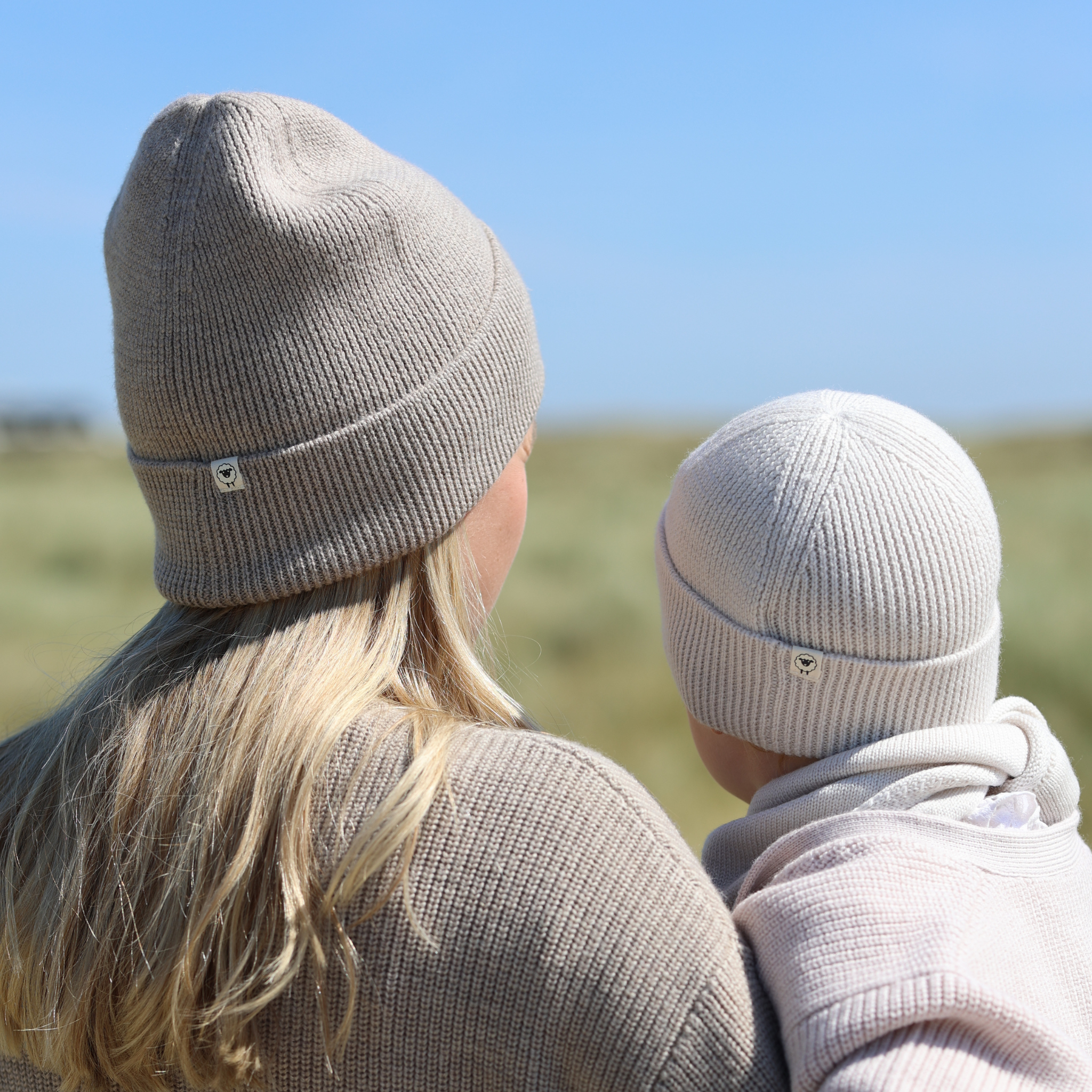 Geschenkset aus Mütze für Kinder und Erwachsene in new sand