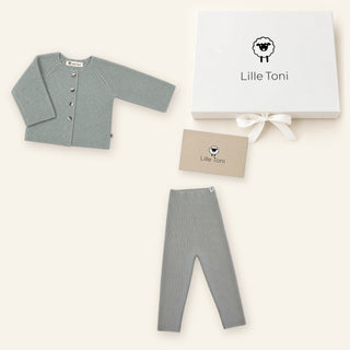 Geschenkset aus Cardigan Emil & Leggings Finn in dusty sage