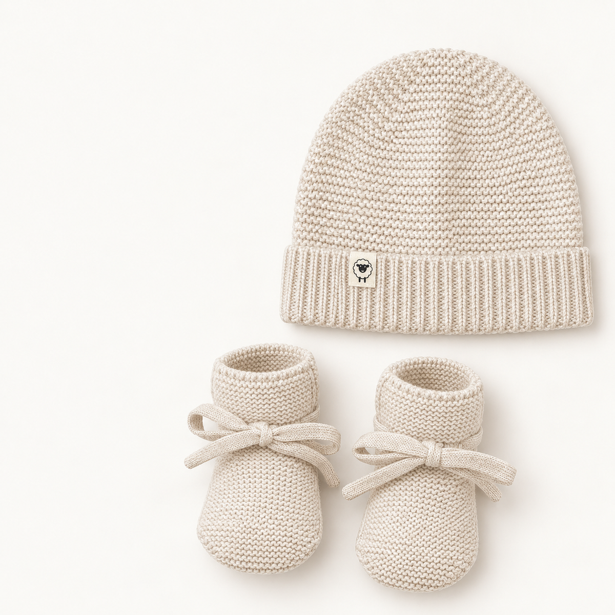 Newborn Geschenkset Mütze Lotte und Babyschuhe Toni in creme – Lille Toni