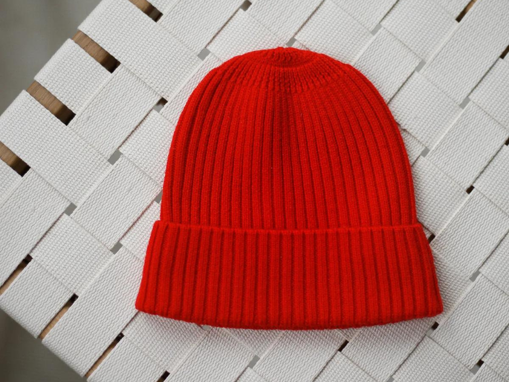 Mütze aus Merinowolle in rot